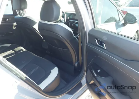 2025 Kia K5 Gt-Line z USA, uszkodzony, nr VIN KNAG64J77S5296377